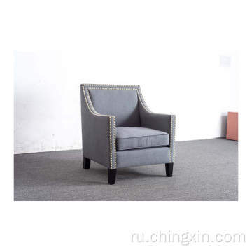 Гостиная стулья Nailhead отделка серая ткань вооруженный акцент с твердой древесиной ножки CX663